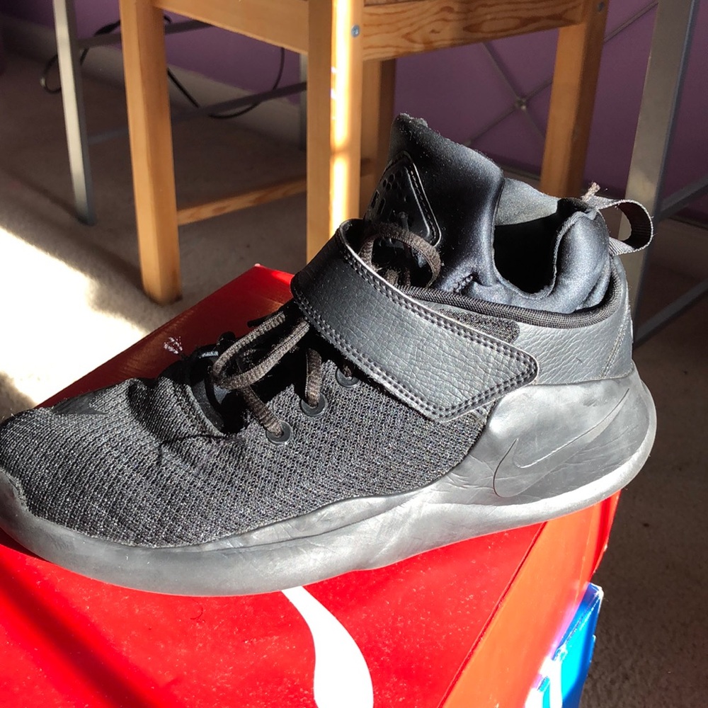 Nike Kwazi basketball shoes